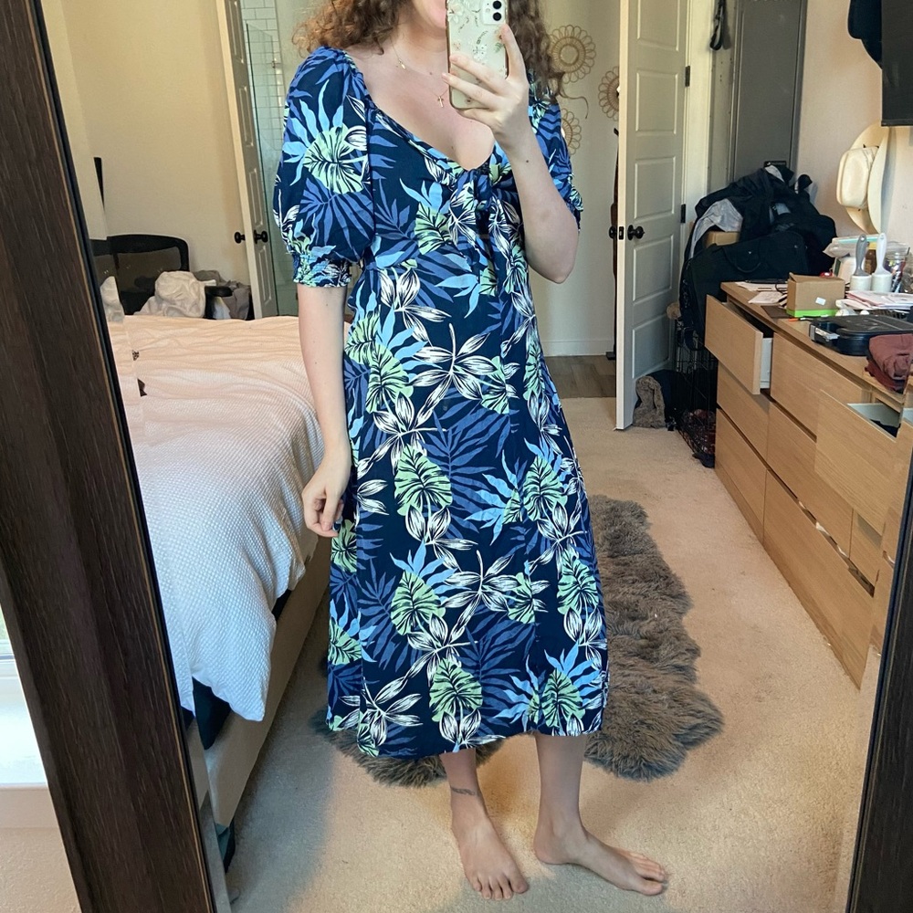 Roxy palm print midi dress, blue dress, midi length, tie front, size medium